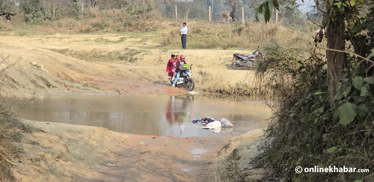 गागन खोलामा बाढी आउँछ, उम्मेदवार पनि आउँछन्, तर पुल आउँदैन
