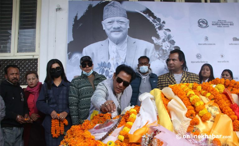 कलाकारले दिए सुनिल थापालाई अन्तिम श्रद्धाञ्जली (तस्वीर)