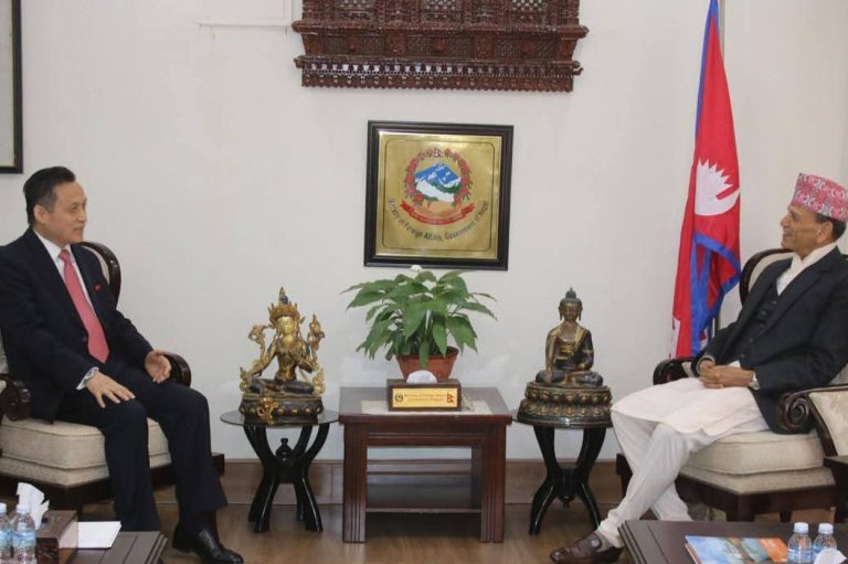 परराष्ट्रमन्त्रीसँग चीन र मालदिभ्सका राजदूतको भेट