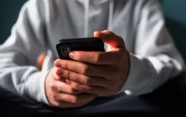 ‘म दिनको ६ घण्टा पोर्न हेरेर बिताउँथेँ’