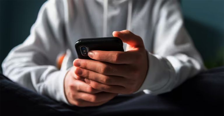 ‘म दिनको ६ घण्टा पोर्न हेरेर बिताउँथेँ’