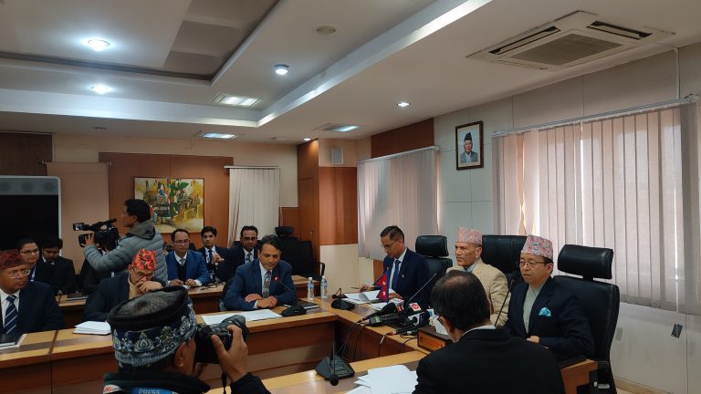 मध्यपूर्वका २० लाख नेपाली उद्धार गर्न सजिलो छैन : परराष्ट्रमन्त्री शर्मा