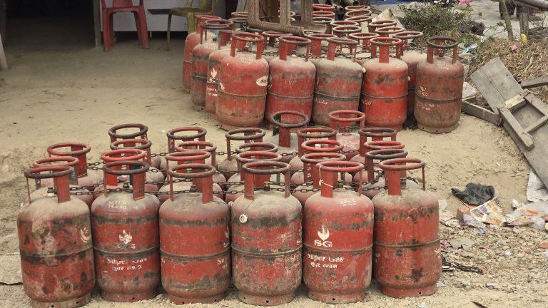 सिरहाका होटल, रेस्टुरेन्टले नै पाएनन् ग्यास