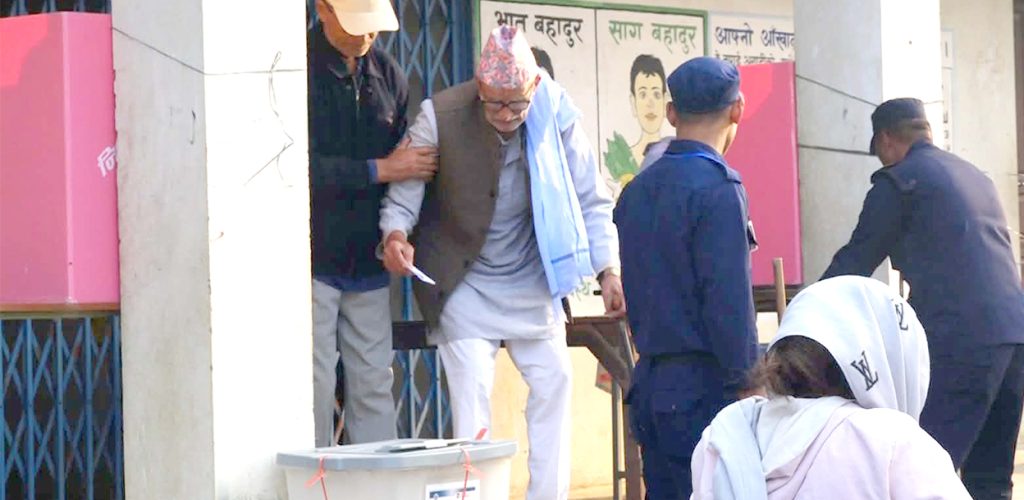 उदयपुरमा १०२ वर्षीय वृद्धले गरे मतदान