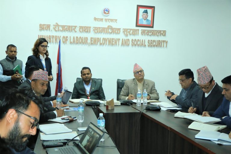 श्रम सहचारीहरूसँग श्रममन्त्रीको भचुर्अल मिटिङ : खाडीमा तत्काल नयाँ श्रम स्वीकृति नखोल्न सुझाव