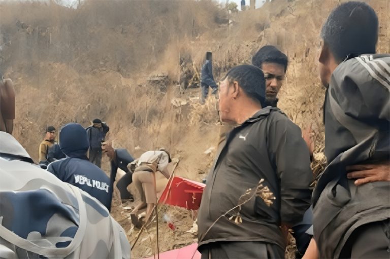 निर्वाचन कर्मचारी सवार जिप दुर्घटना अपडेट : एक जनाको मृत्यु