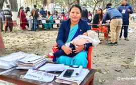 काखमा छोरी, हातमा जिम्मेवारी