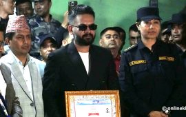 झापा-५ बाट निर्वाचित भएपछि बालेनले बुझे प्रमाणपत्र