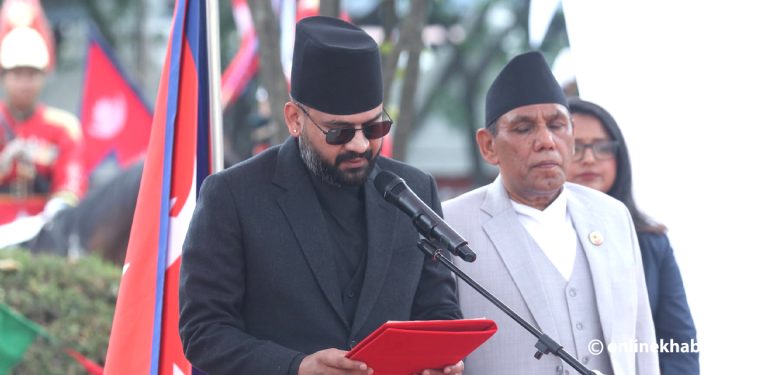 शपथ सकेर राष्ट्रपति कार्यालयबाट बाहिरिए प्रधानमन्त्री बालेन