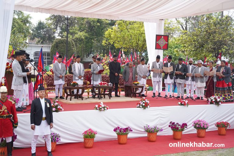 मन्त्रिमण्डल : पहिले मन्त्रालय फुटाएर बन्थ्यो, अहिले जोडेर