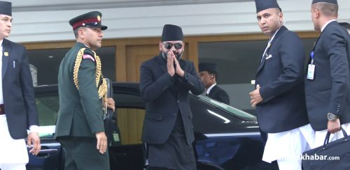 पदभारका लागि सिंहदरबार पुगे प्रधानमन्त्री बालेन