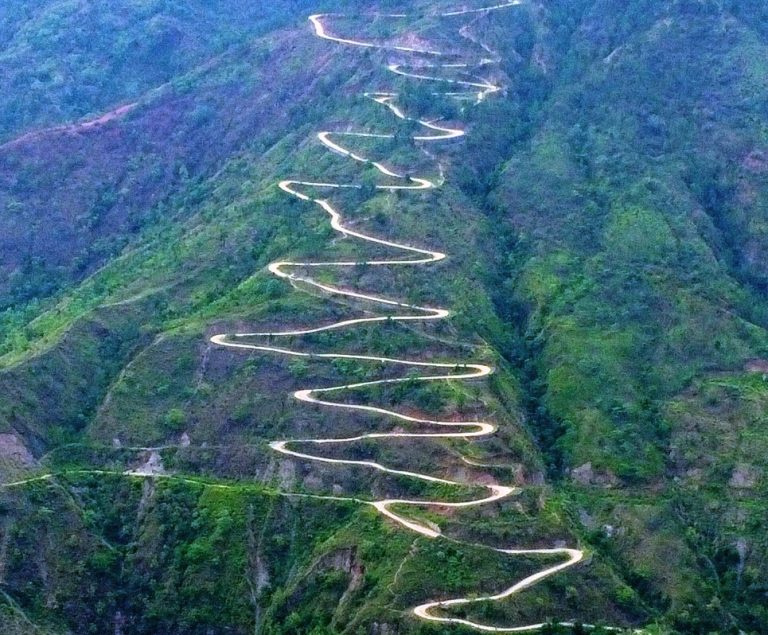 भोजपुर-बेहेर नागबेली सडकको दृश्यले पर्यटक आकर्षित