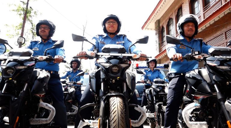 पर्यटक सुरक्षाका लागि प्रहरीलाई मोटरसाइकल