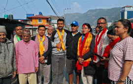 कास्की ३ मा विजयी बिनाले जेनजी आन्दोलनका घाइते भेटेर थालिन् धन्यवाद यात्रा