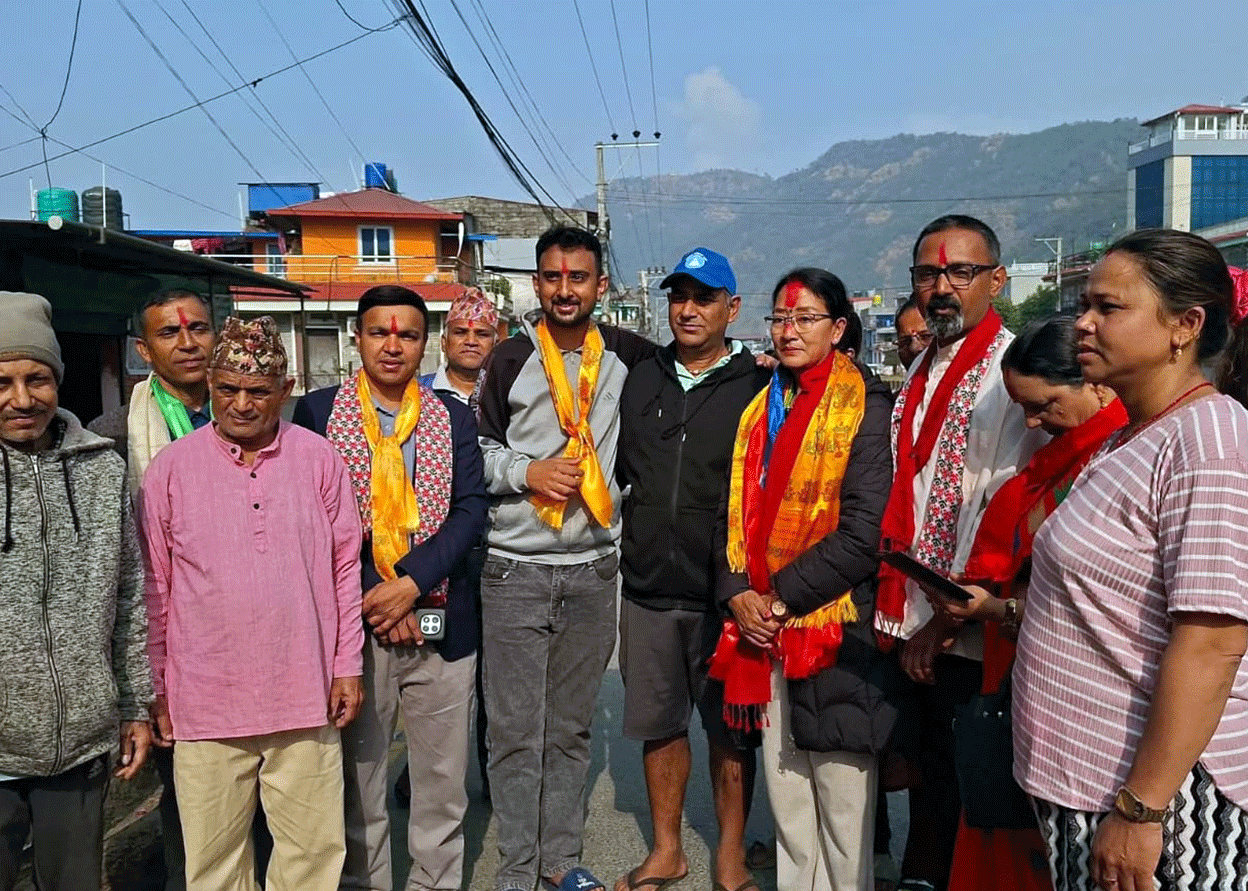 कास्की ३ मा विजयी बिनाले जेनजी आन्दोलनका घाइते भेटेर थालिन् धन्यवाद यात्रा