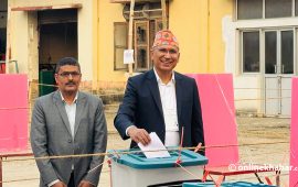 एमाले उपाध्यक्ष पौडेलले गरे बुटवलमा मतदान