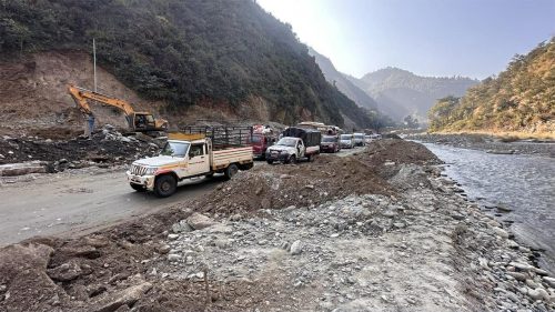 बिपी राजमार्ग खुल्यो, सावधानीपूर्वक यात्रा गर्न प्रशासनको अनुरोध