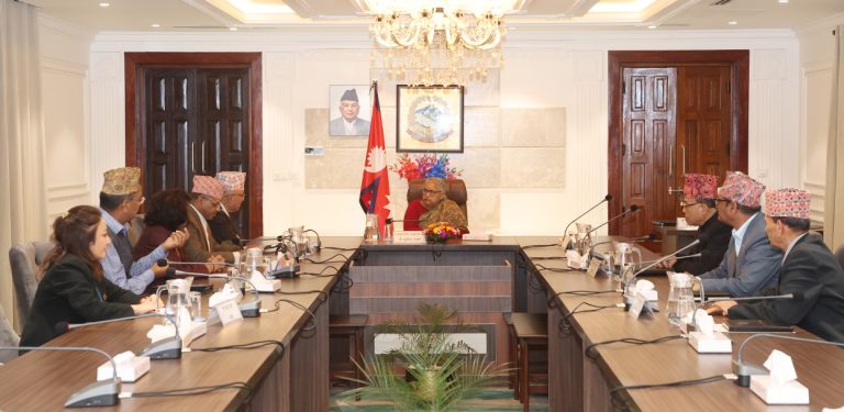 सरकारले भन्यो– मध्यपूर्वका विमानस्थलमा अलपत्र नेपालीलाई त्यहीँ सुरक्षा प्रबन्ध हुन्छ