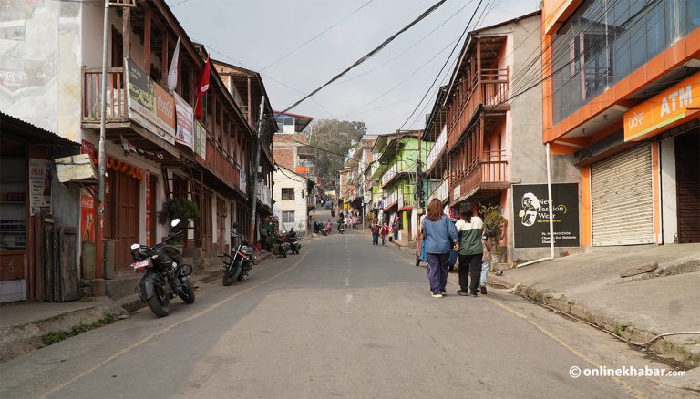 मतदाता गाउँ फर्किएपछि सुनसान बन्यो धनकुटा बजार