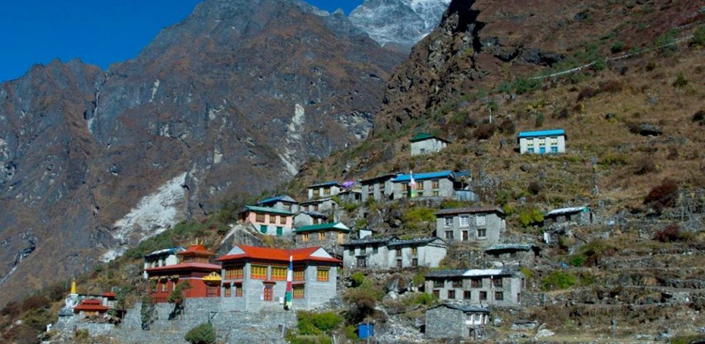 दोलखा वेदिङ : कर्मचारी कुरेको कुर्‍यै, मतदाता आउँदै आएनन्