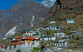 दोलखा वेदिङ : कर्मचारी कुरेको कुर्‍यै, मतदाता आउँदै आएनन्