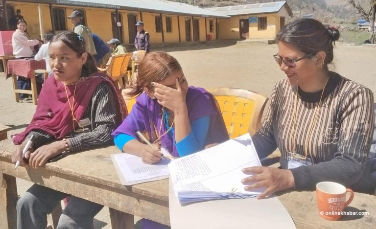 डोल्पामा खस्यो ५० प्रतिशत मत, मतदान जारी