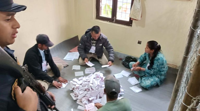 डोटीमा दुई घण्टा ढिलोगरी मतगणना सुरु 