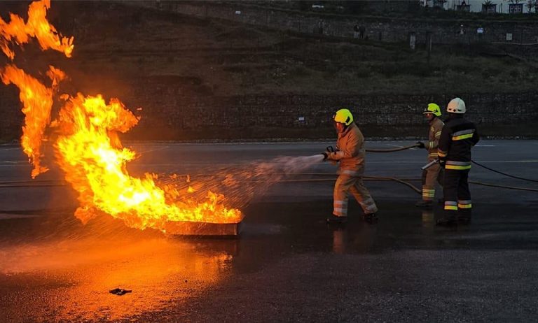 सुकेधारा र नैकापमा गाडीमा आगजनी, भेटियो दुर्गा प्रसाईंको पर्चा