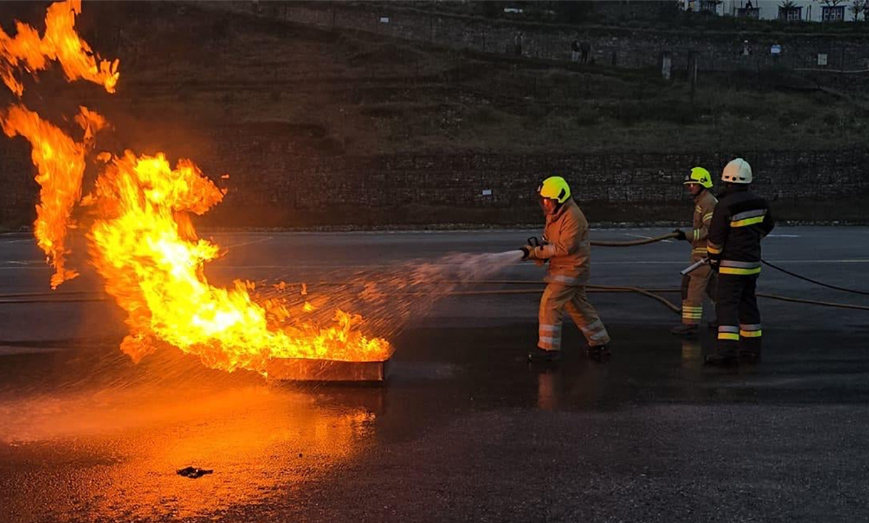 सुकेधारा र नैकापमा गाडीमा आगजनी, भेटियो दुर्गा प्रसाईंको पर्चा