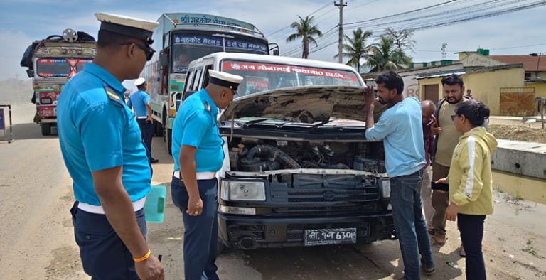 लहानमा सवारी साधनको प्राविधिक जाँच : ५६ वटामा समस्या, मर्मत गरेर मात्र चलाउन निर्देशन