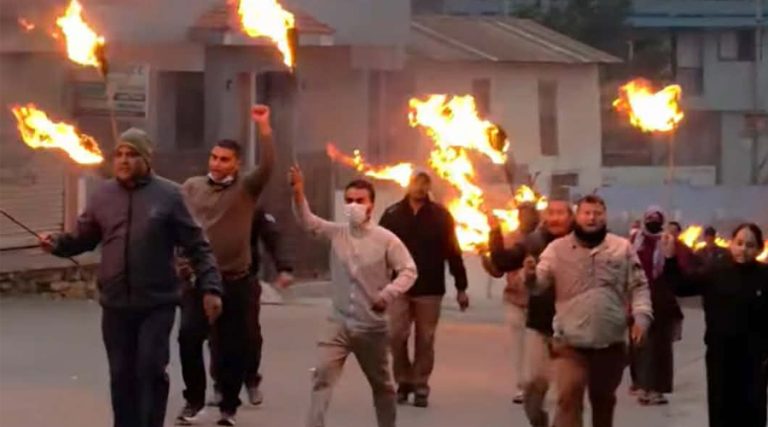 ओली पक्राउको विरोधमा गुल्मीमा मसाल जुलुस