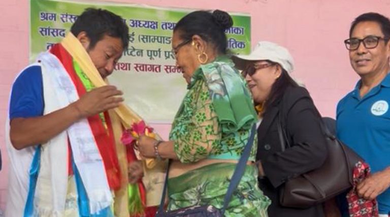 भूपू गोर्खाहरूद्वारा सम्मानित भए हर्क साम्पाङ र पूर्ण लिम्बू  