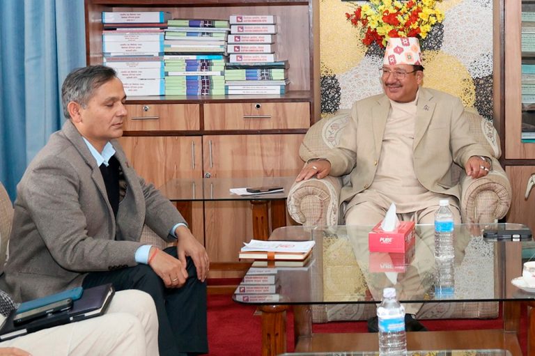 निर्वाचनको तयारीबारे गृहमन्त्री अर्याल र कावा प्रमुख निर्वाचन आयुक्तबिच छलफल