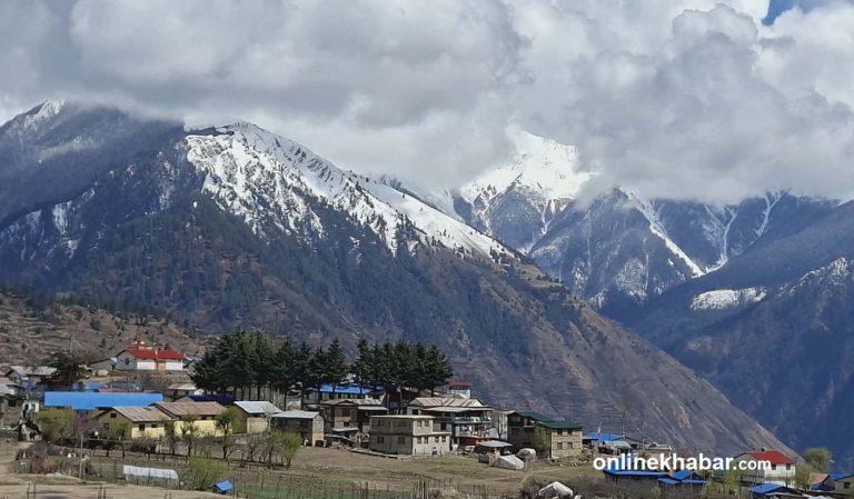 हुम्लामा मौसमसँगै खुल्यो हिमाल (१२ तस्वीरहरू)