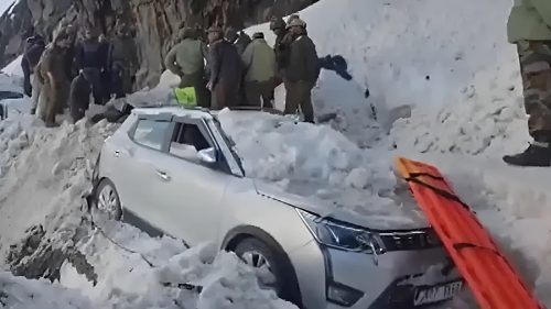 जम्मु–कश्मिरमा हिमपहिरोमा परी सात जनाको मृत्यु