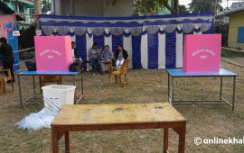 झापा-५ : दमकमा यसरी हुँदैछ मतदान तयारी (तस्वीरहरू)