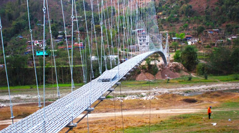 गुल्मीमा छल्दीटारी र पालुखा जोड्ने झोलुङ्‍गे पुल निर्माण