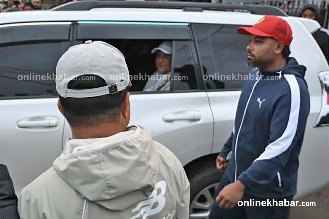 ओलीलाई उनकै गाडिमा राखेर प्रहरी परिसर लगियो