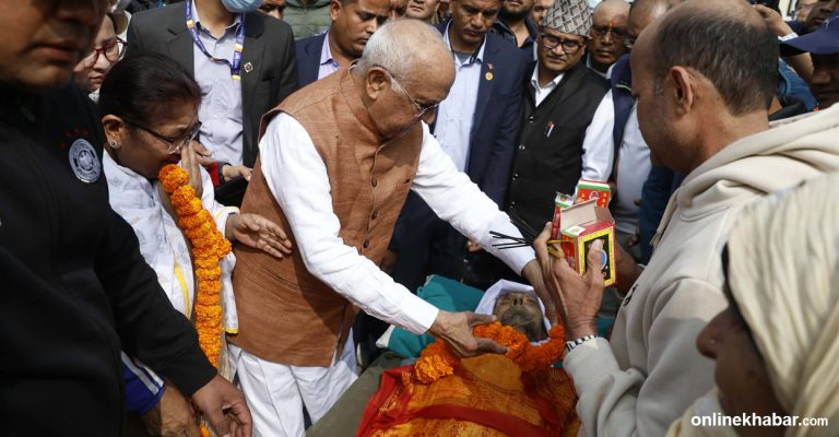 अस्पतालमा ओली पिताप्रति श्रद्धाञ्जली (तस्वीरहरु)