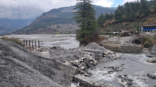 मुस्ताङको लेते–धम्पु पुल निर्माणमा ढिलासुस्ती   