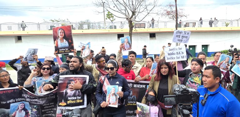 महिला आयोग परिसरमा नारा- छोरीचेलीको रक्षा गर