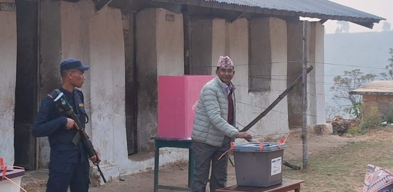 सुदूरपश्चिमका सामाजिक विकासमन्त्री खड्काले गरे अछामबाट मतदान