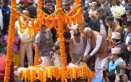 ओली पिता मोहनप्रसादको पशुपति आर्यघाटमा अन्त्येष्टि