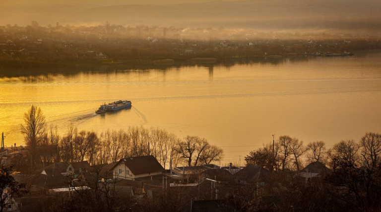 युक्रेनबाट निस्किएको तेलले निस्टर नदी प्रदूषित, मोल्डोभामा खानेपानी आपूर्ति बन्द