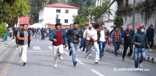 सरकारको कदमविरुद्ध सडकमा एमाले