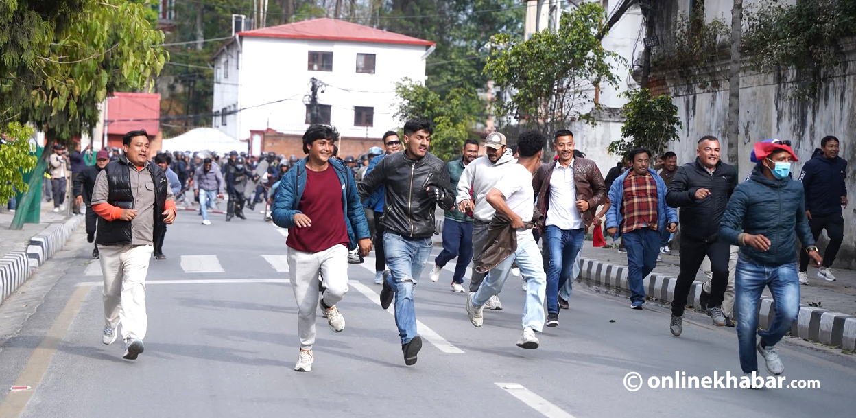 सरकारको कदमविरुद्ध सडकमा एमाले