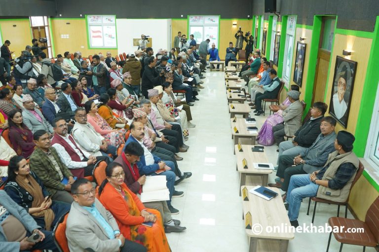 आजका लागि सकियो कांग्रेस बैठक, आइतबार फेरि बस्ने