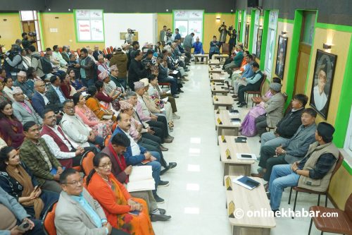 १० घण्टादेखि कांग्रेस बैठक जारी