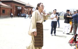 थरीथरी भेषभूषामा शपथ लिन पुगे नवनिर्वाचित सांसद (तस्वीरहरू)