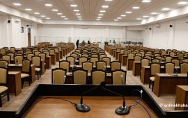 नयाँ सांसदलाई स्वागत गर्न पर्खिरहेको संसद्‌का कुर्सी (तस्वीरहरू)